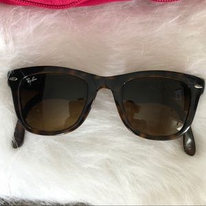 Wayfarer foldable sunglasses